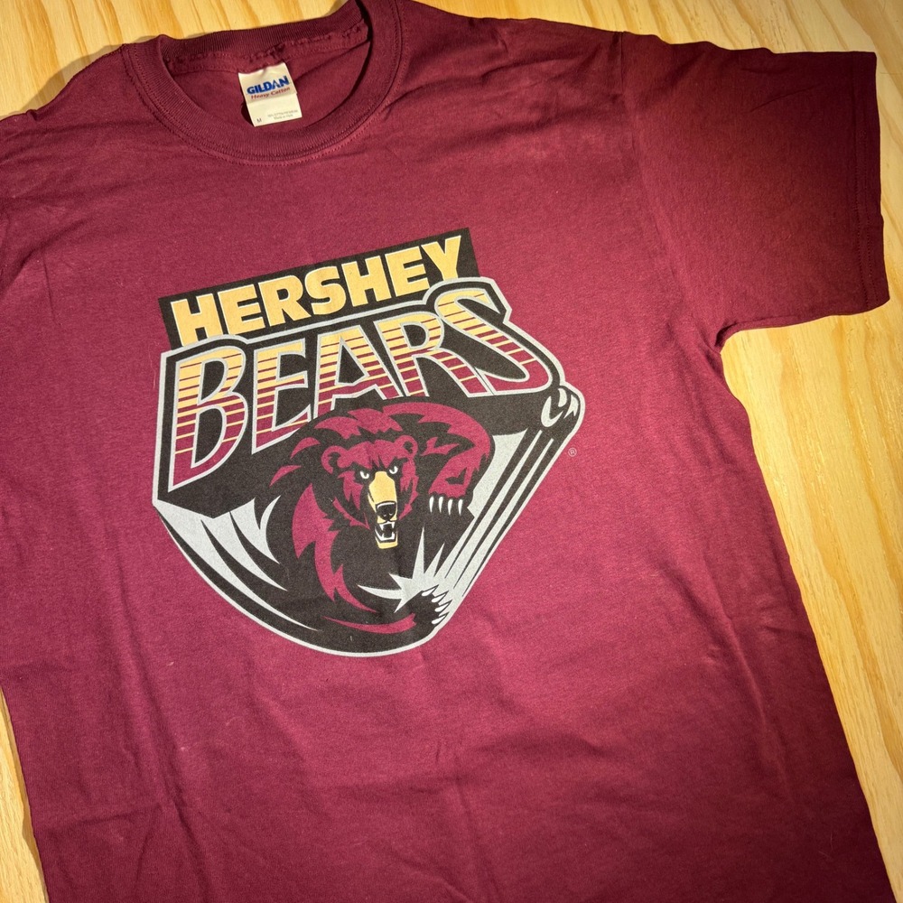 Gildan Men's Hershey Bears Pinizzotto 13 Autographed Graphic Tee Maroon Size M